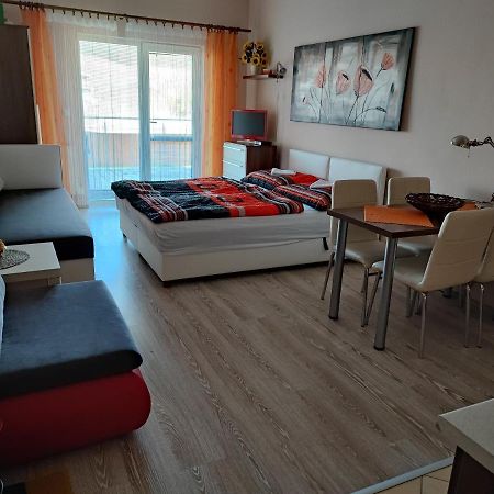 Slnečné apartmány Podhájska Esterno foto